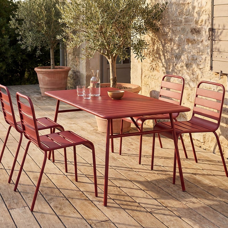 Metalowy zestaw jadalniany do ogrodu – stół o długości 160 cm i 4 krzesła sztaplowane – czerwony – MIRMANDE od MYLIA