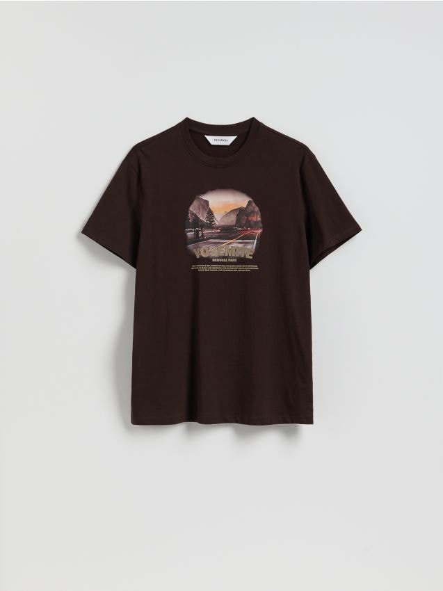 Reserved - T-shirt regular z nadrukiem - ciemnobrązowy