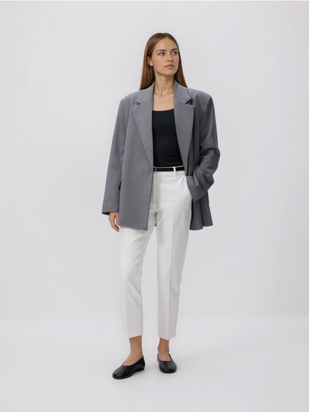 Reserved - Spodnie cygaretki z paskiem - biały