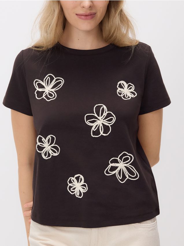 Reserved - T-shirt z kwiatową aplikacją - ciemnobrązowy