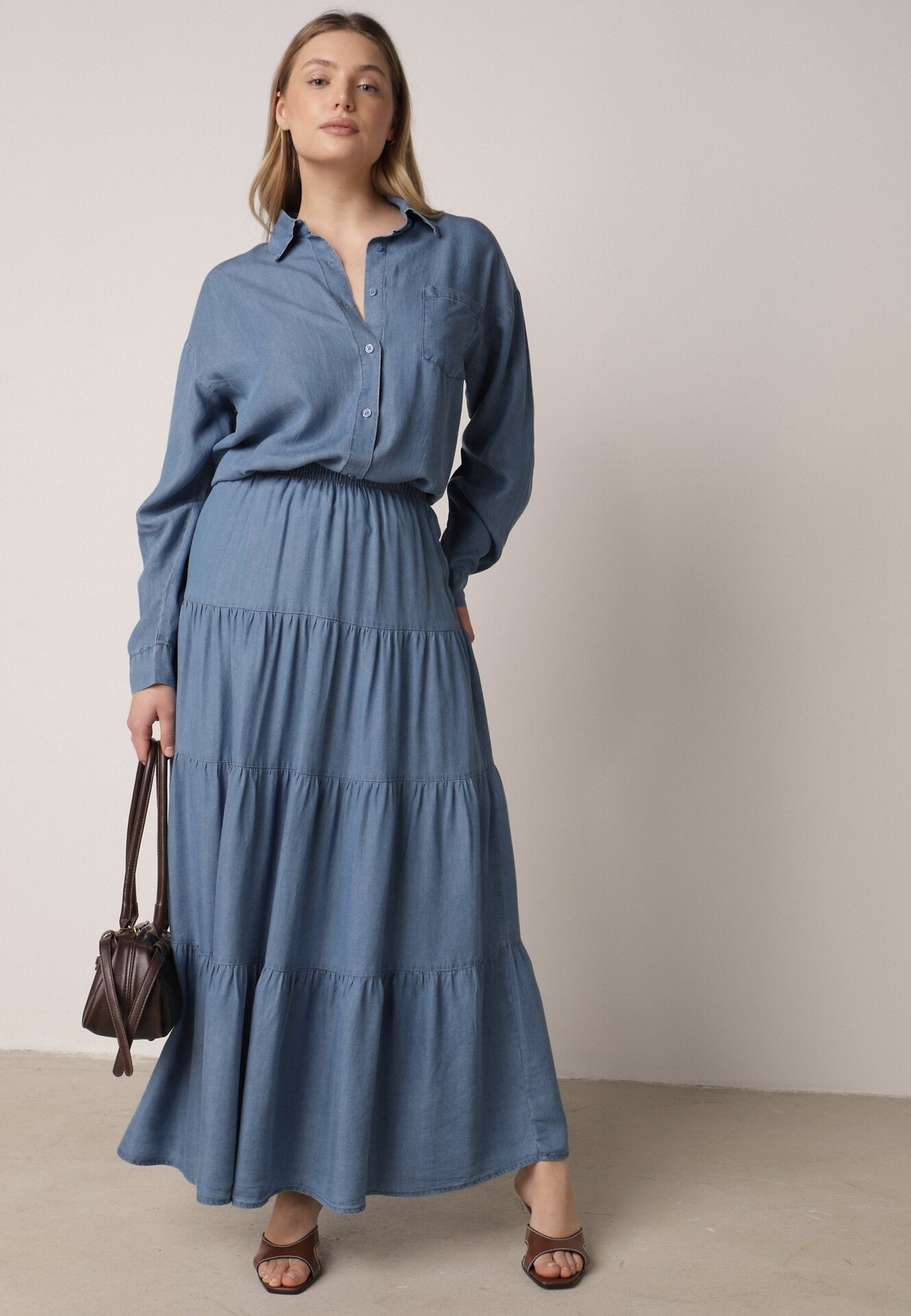 Niebieska Rozkloszowana Spódnica z Lyocellu z Wysokim Stanem i Falbanami Emorithia