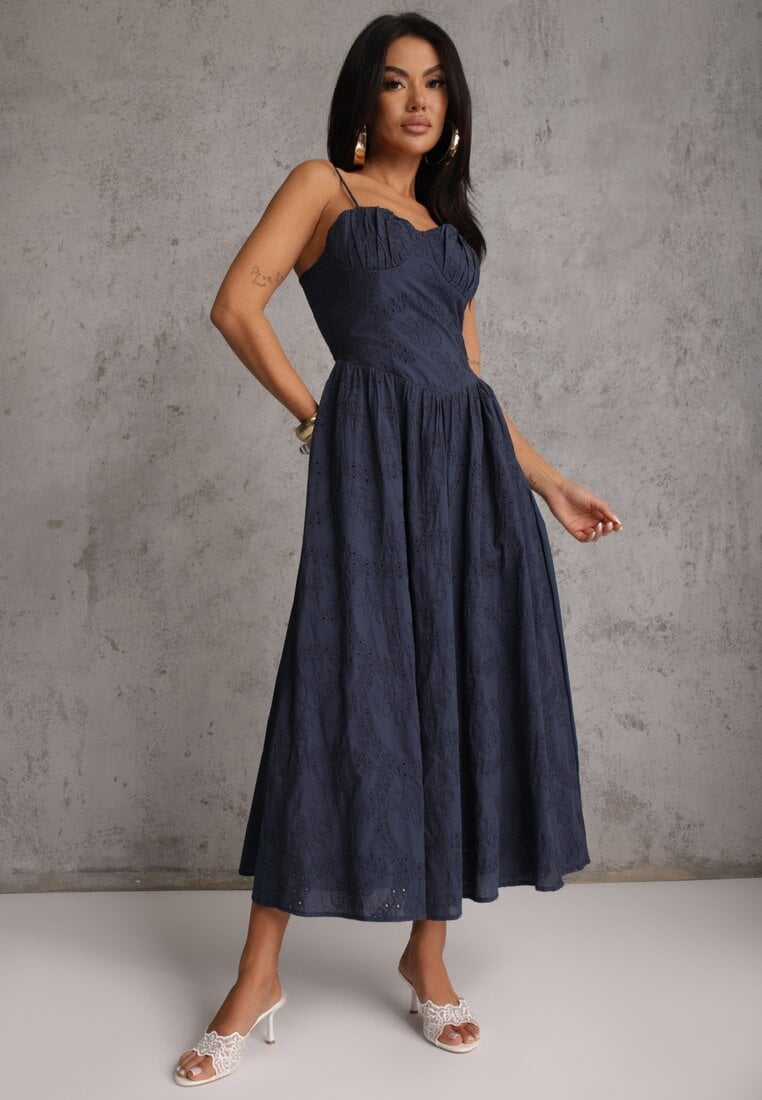 Granatowa Rozkloszowana Sukienka z Bawełny na Ramiączka Zdobiona Haftem Adozaphaura