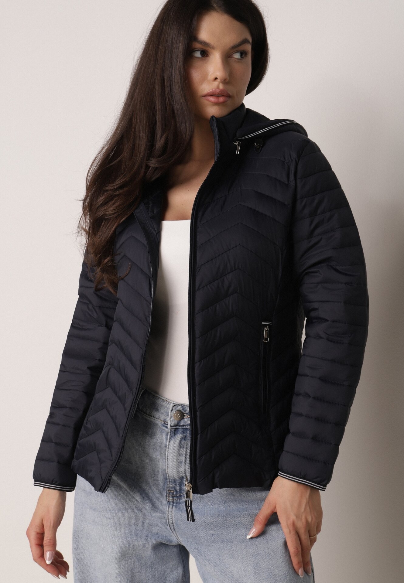 Granatowa Pikowana Kurtka Przejściowa z Ozdobną Lamówką przy Kapturze Tidorna