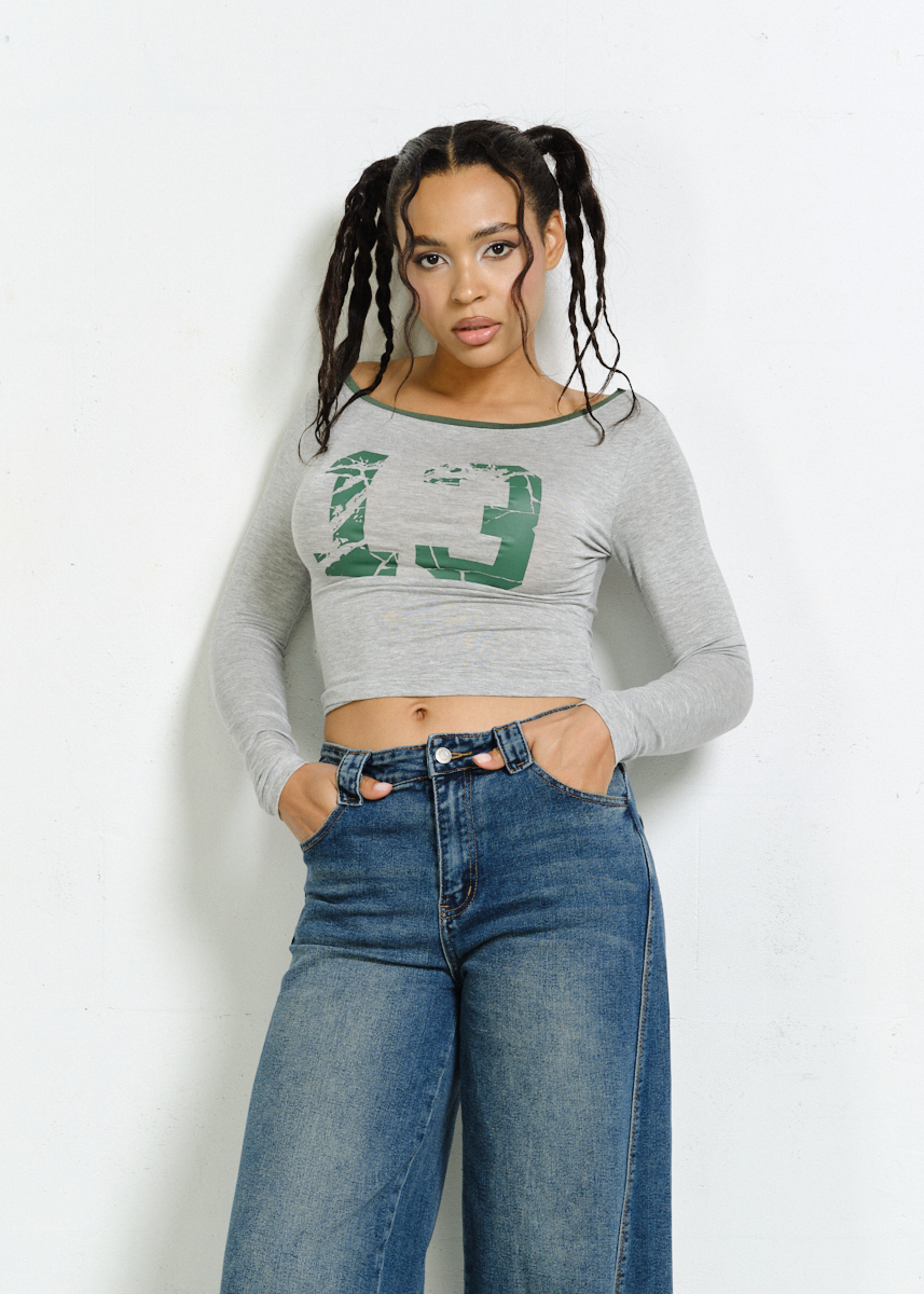 Szary longsleeve lucky number