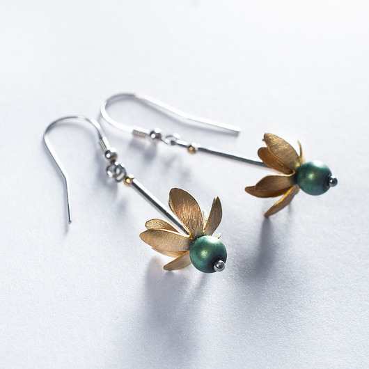 Kolczyki srebrne - kwiatki z hematytem i mosiądzem. [PrK4]