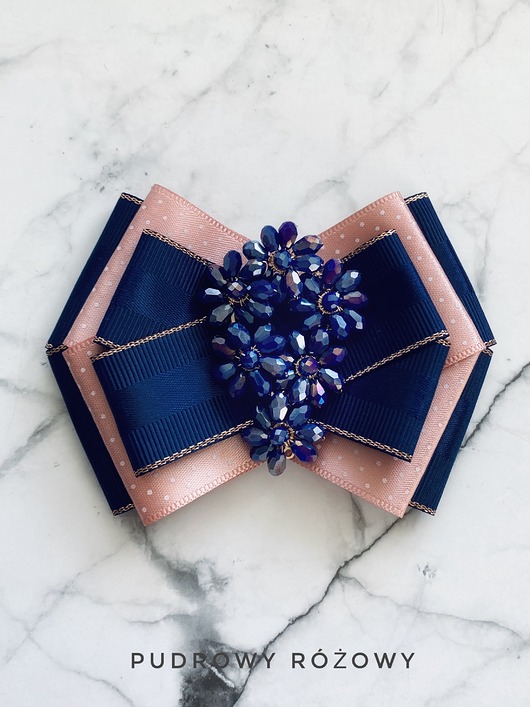 Brosza z kwiatuszkami z koralików New