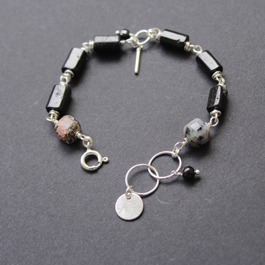 Bransoletka Czarny turmalin w towarzystwie