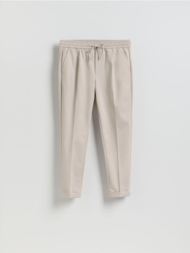 Reserved - Spodnie regular z włóknem bambusowym - beżowy