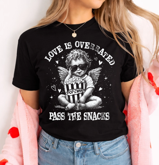 Damski czarny T-shirt na co dzień z aniołkiem i napisem