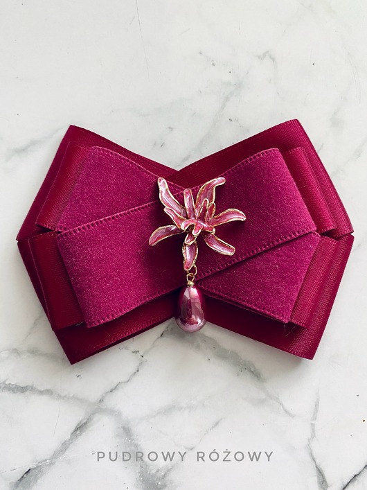 Zamszowa Brosza z Kwiatem i perłą w kolorze bakłażana Nowość