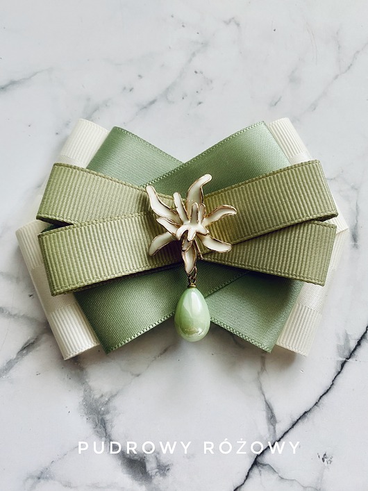 Brosza z Kwiatem i zieloną perłą Nowość