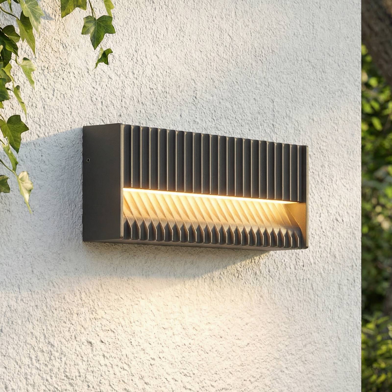 Kinkiet zewnętrzny LED Tavion Lucande, czarny, aluminium, nowoczesny