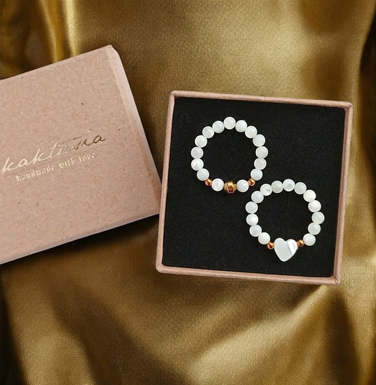 Zestaw pierścionków : muszla biała z serduszkiem