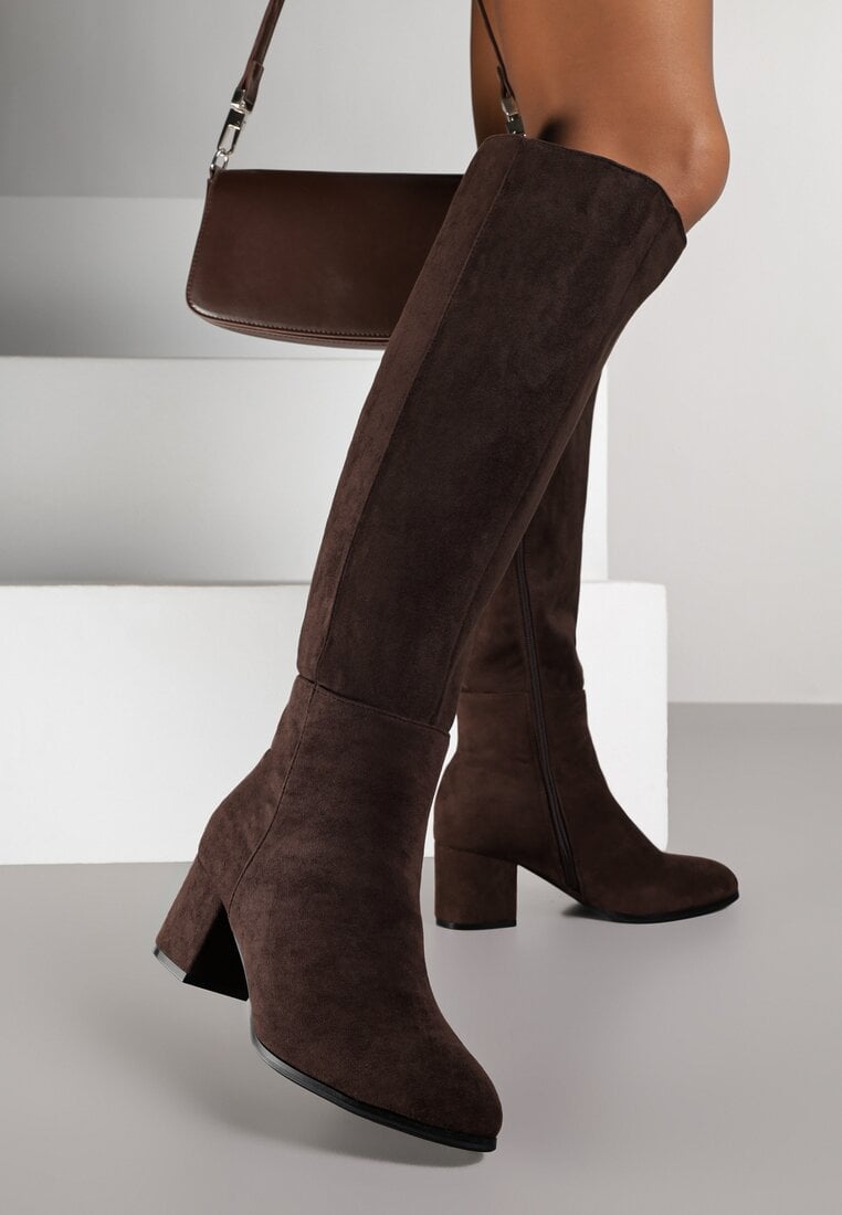 Brązowe Kozaki Vices z Imitacji Zamszu na Niskim Obcasie Typu Słupek Ilovea