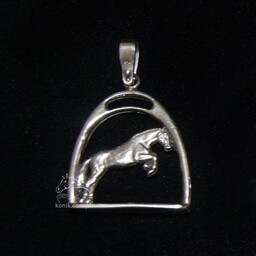 Wróbel Wisiorek M KOŃ W STRZEMIENIU