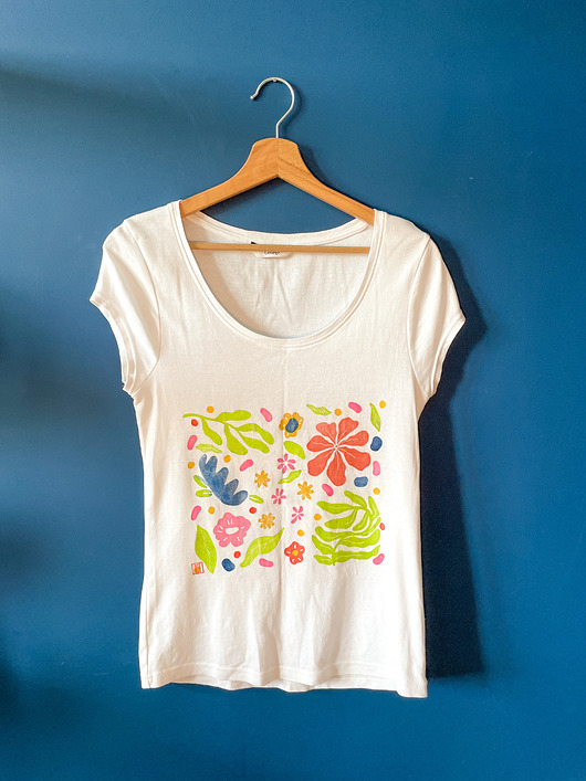 Autorski ręcznie stemplowany t-shirt z motywem kwiatowym XL