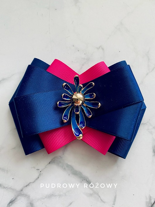 Brosza z nowoczesnym granatowym Kwiatem Nowość