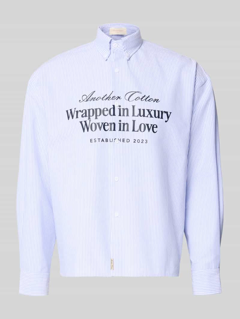 Koszula casualowa o kroju regular fit z nadrukiem z napisem