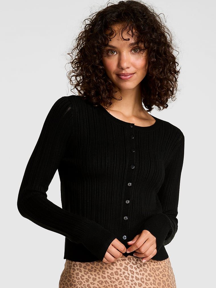 Dzianinowy kardigan zapinany na guziki