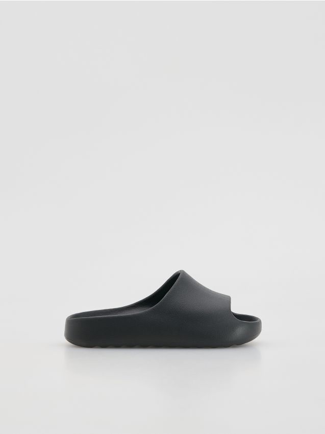 Reserved - Gładkie klapki - czarny