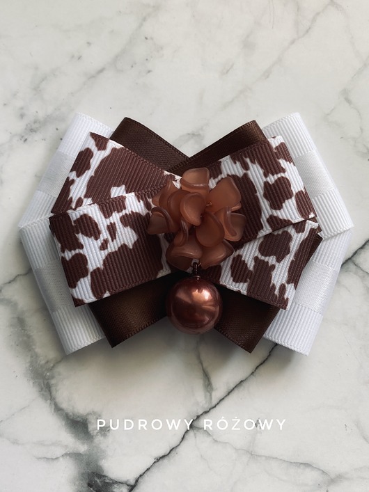 Kolekcja Kwiatowa Brosza z kwiatem i perłą w kolorze brązowym