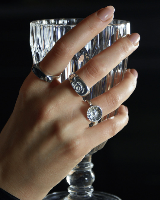 Srebrny pierścionek Piwonia Peony Ring, rzeźbiony kwiat