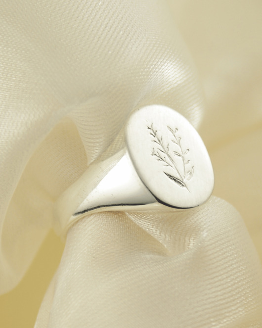 Srebrny sygnet Veil, ręczny grawer lawendy, solidne srebro 925, 8g