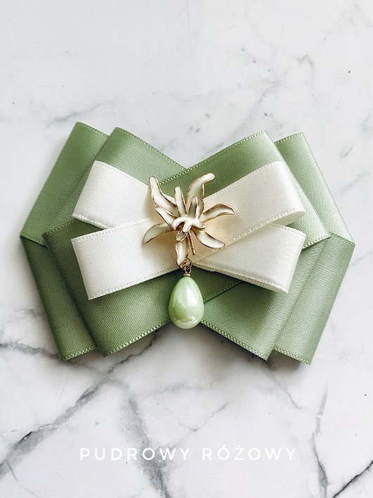 Brosza z Kwiatem i zieloną perłą Nowość