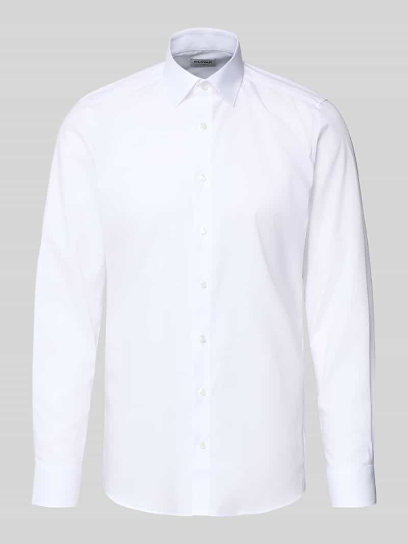 Koszula o kroju slim fit biznes z fakturowanym wzorem i kołnierzykiem typu kent