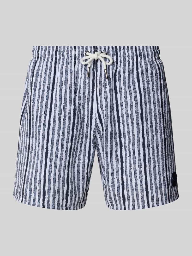 Szorty o kroju relaxed fit z aplikacją z logo model 'Seersucker'