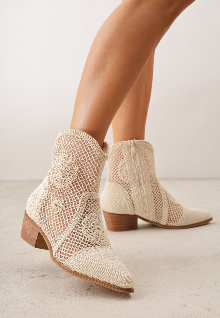 Beżowe Botki Kowbojki VICES na Niskim Stożku z Ażurową Cholewką Azinessa