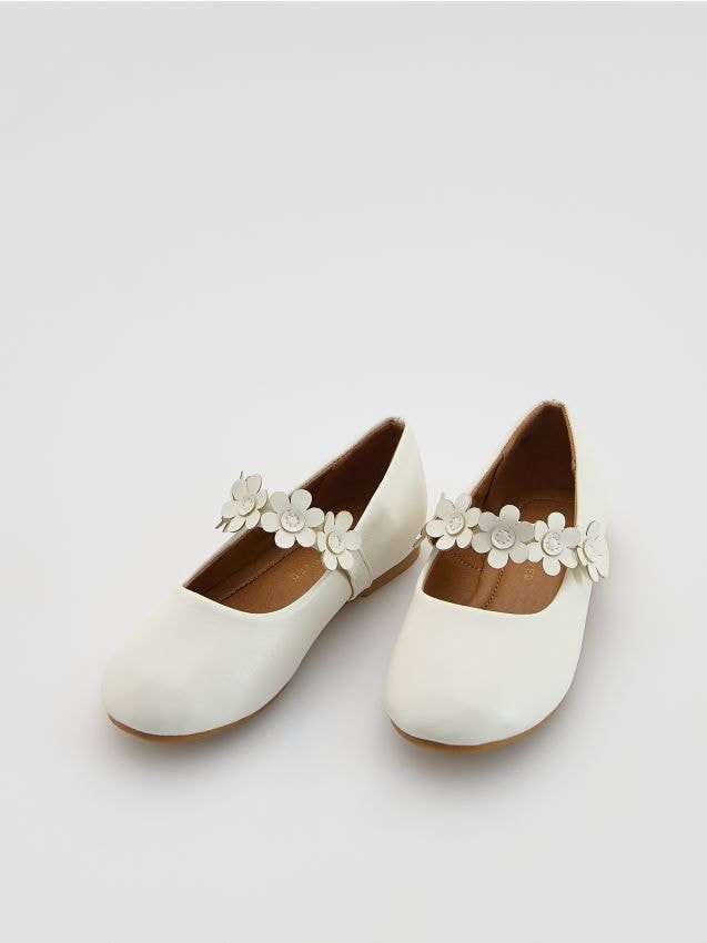 Reserved - Baleriny z kwiatowym zdobieniem - biały