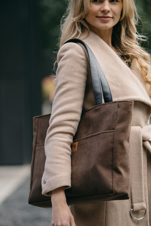 Torba NA LAPTOP Shopper z brązowego nubuku tapicerskiego