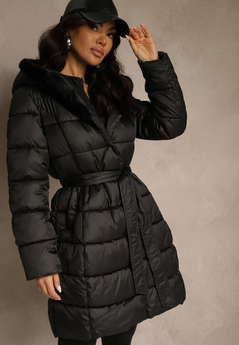 Czarna Pikowana Kurtka z Nieodpinanym Kapturem o Długim Kroju z Paskiem Lidassea