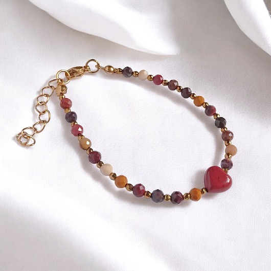 Bransoletka z serduszkiem : mokait, jaspis królewski