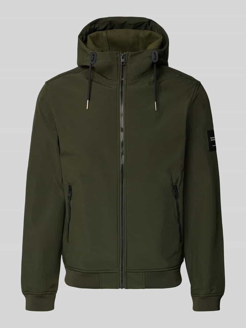 kurtka softshell z kieszeniami zapinanymi na zamek błyskawiczny