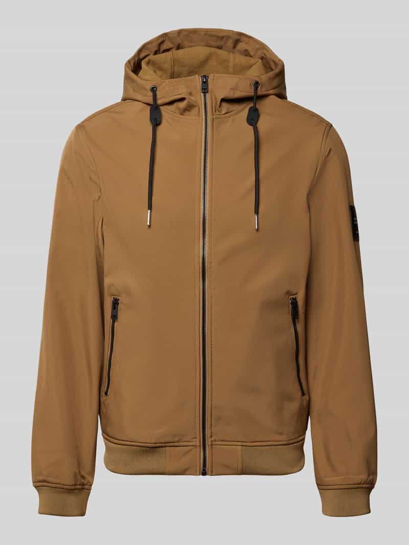 kurtka softshell z kieszeniami zapinanymi na zamek błyskawiczny