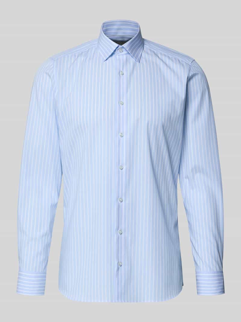 Koszula biznesowa o kroju slim fit z kołnierzykiem typu kent