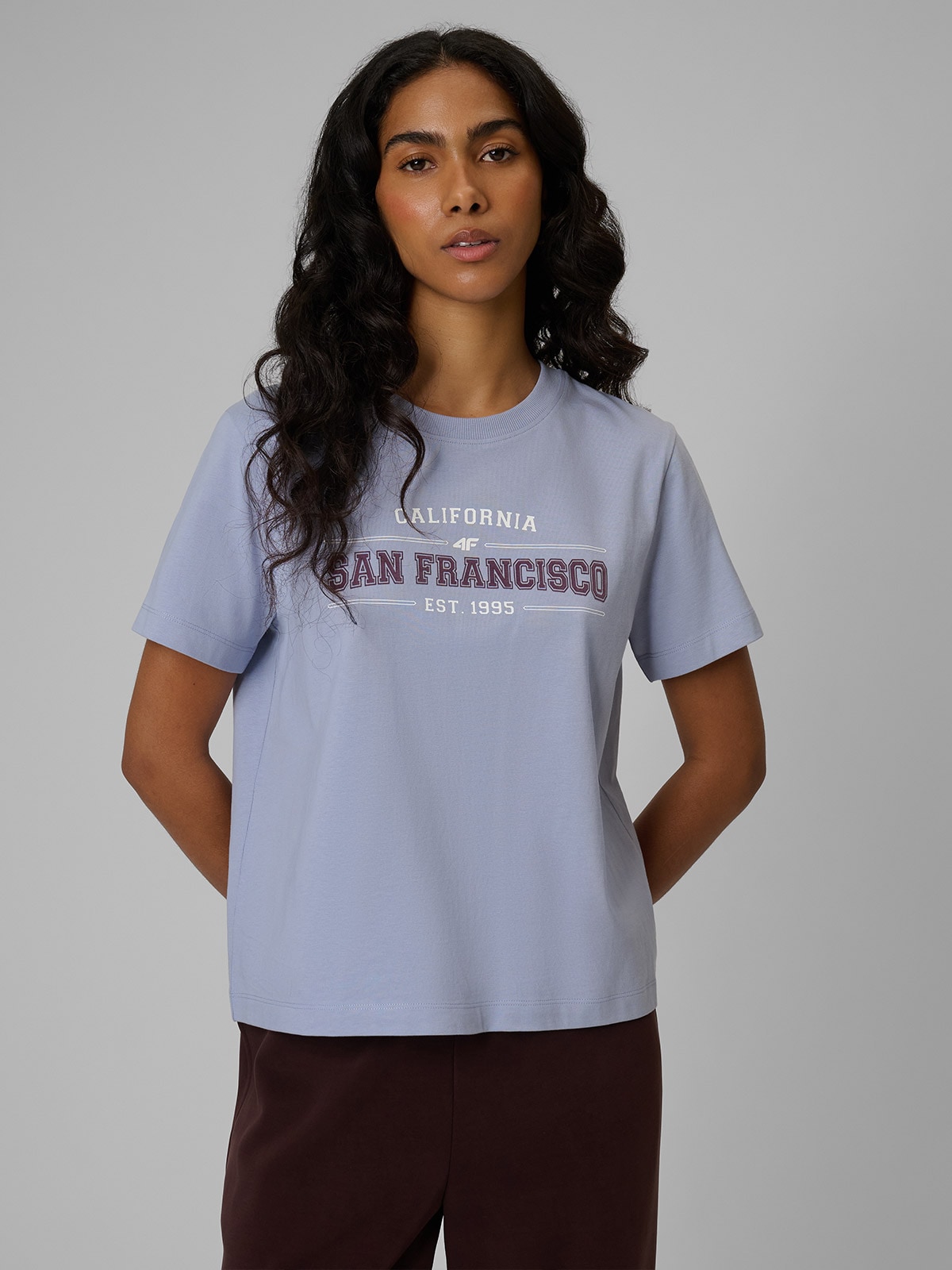 4F T-shirt boxy z nadrukiem damski - niebieski XS