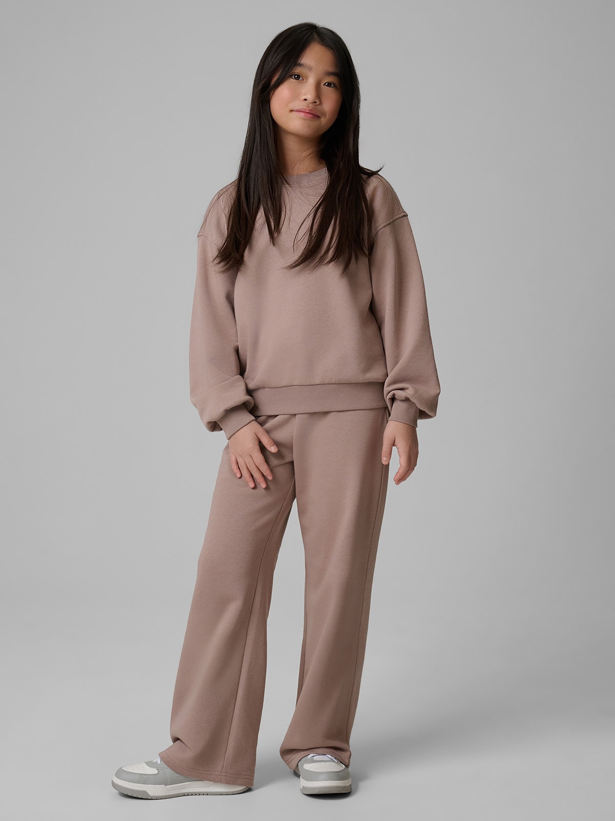 4F Spodnie dresowe z prostymi nogawkami dziewczęce - beżowe 152 (11-12 lat)