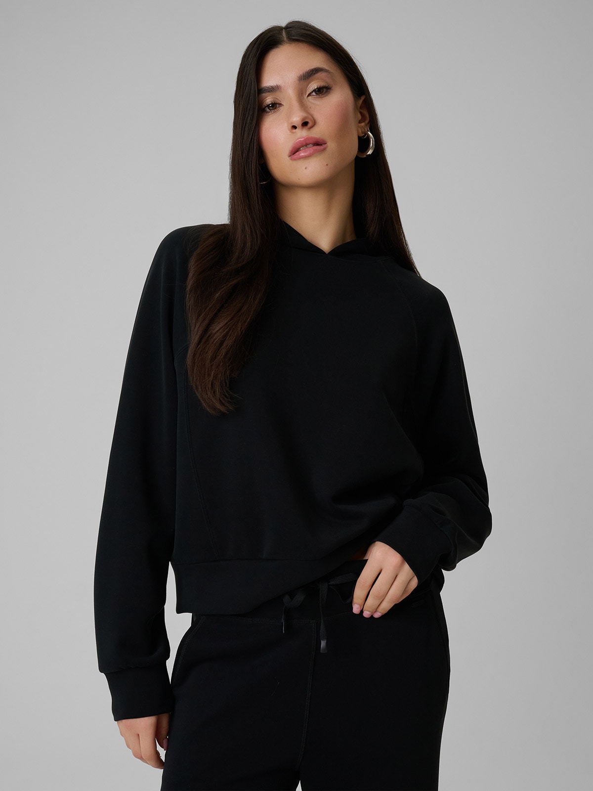 4F Bluza dresowa regular z kapturem damska - czarna XXL