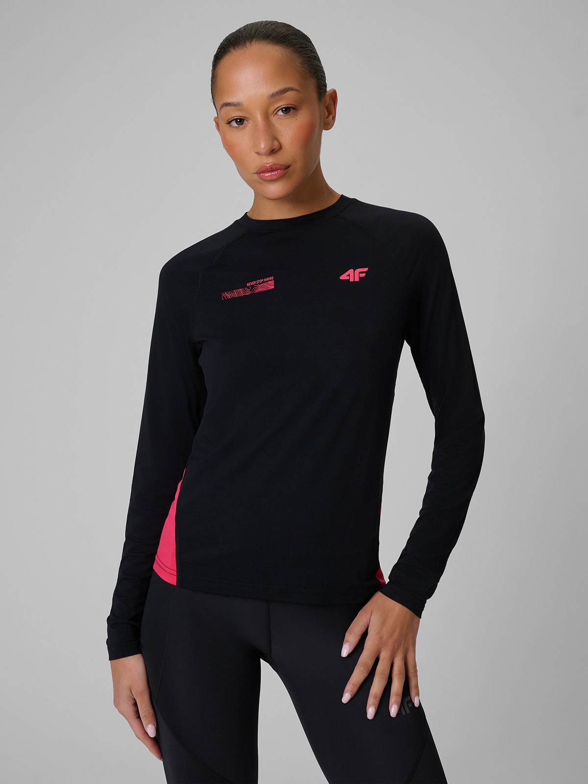 4F Longsleeve trekkingowy regular damski - czarny XS