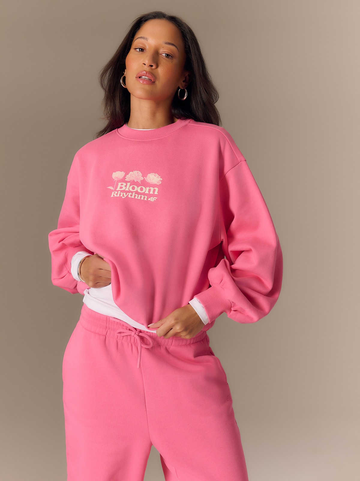 4F Bluza dresowa loose bez kaptura damska - różowa XS