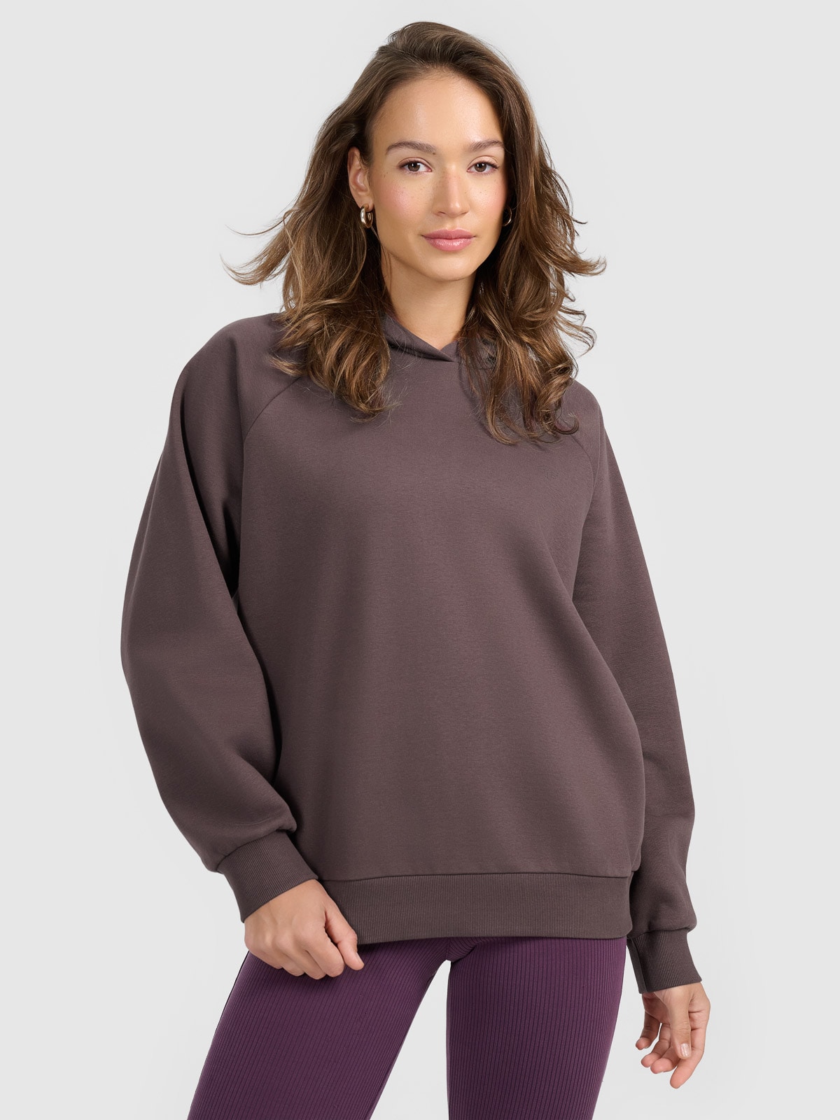 4F Bluza dresowa nierozpinana z kapturem damska - brązowa XS