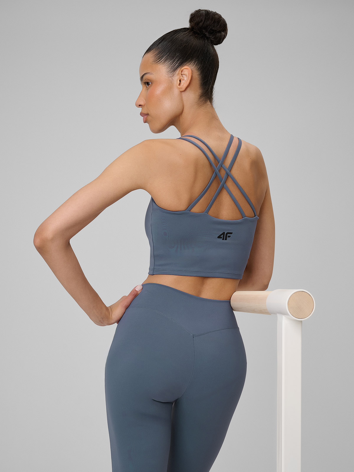 4F Crop-top do jogi szybkoschnący damski - granatowy XS