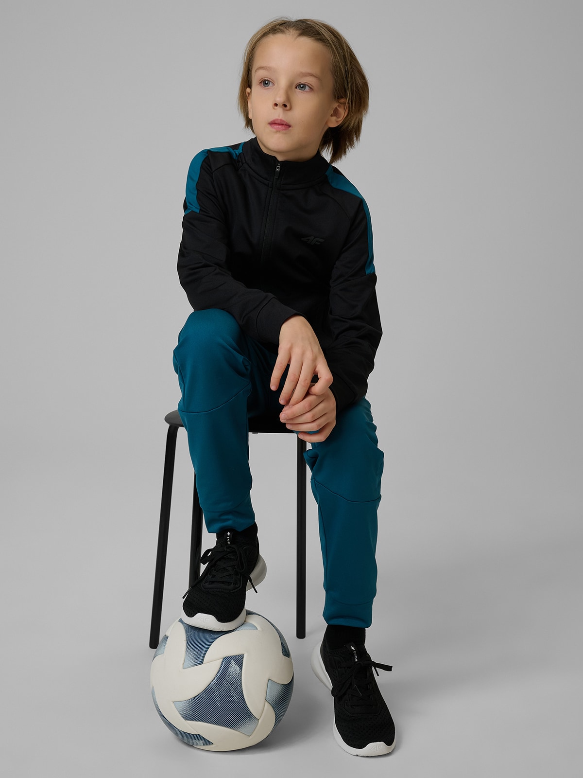 4F Bluza sportowa regular bez kaptura chłopięca - czarna 158/164 (12-14 lat)