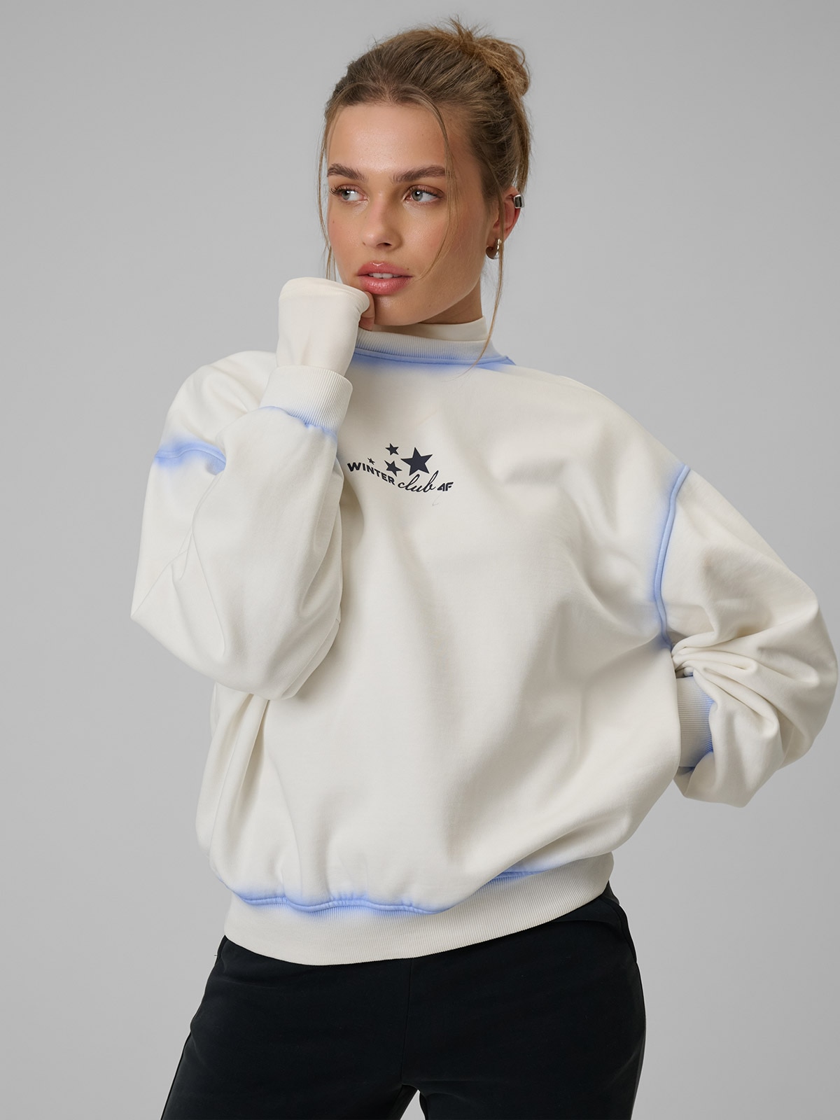 4F Bluza dresowa regular bez kaptura damska - biała XS