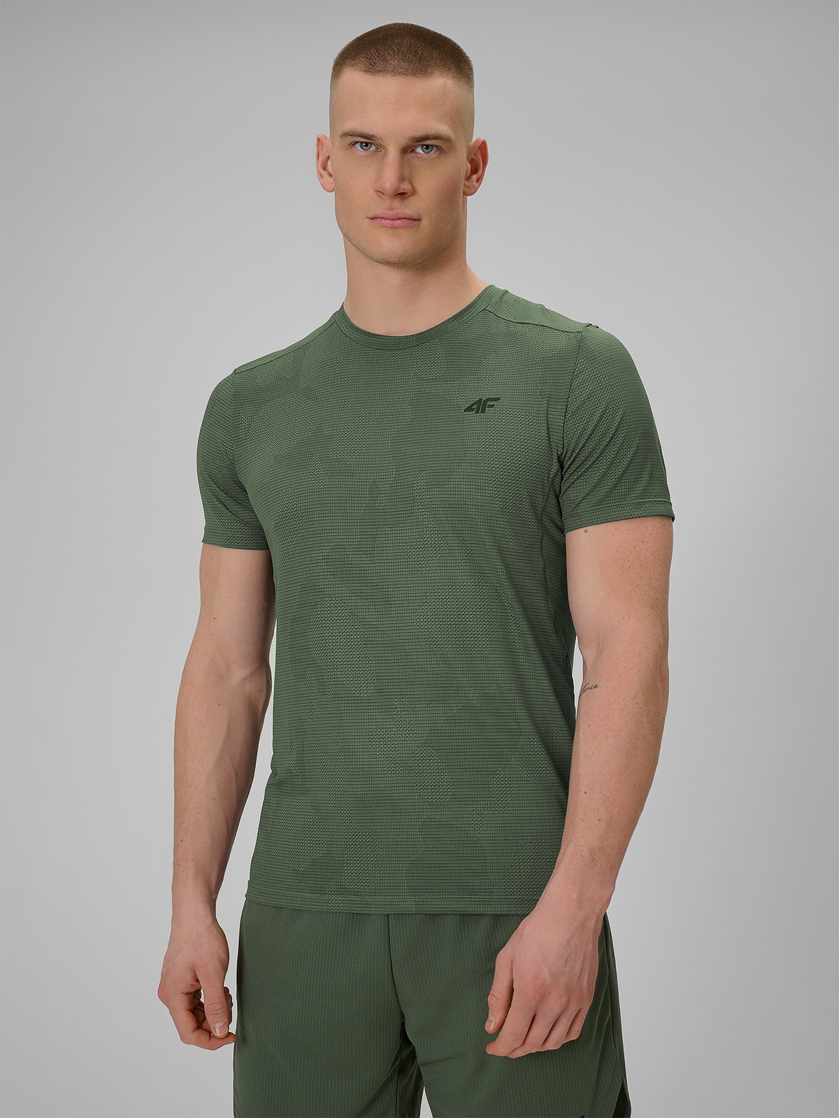 4F Koszulka treningowa regular szybkoschnąca męska - khaki XL