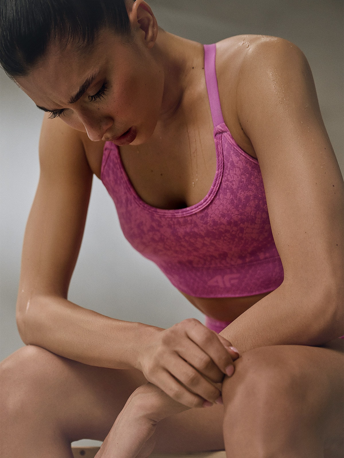 4F Biustonosz treningowy z niskim wsparciem - różowy M/L