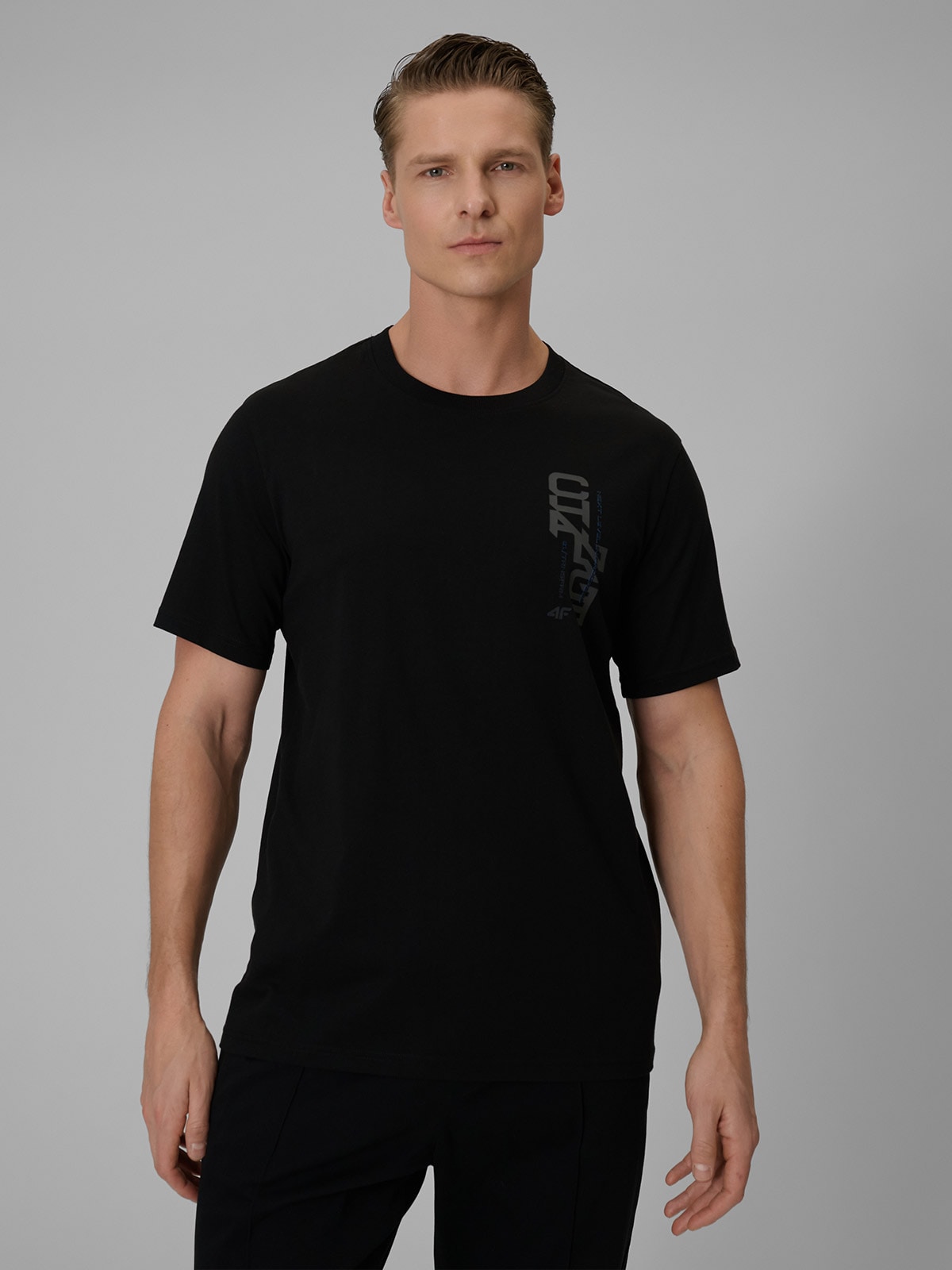 4F T-shirt regular z nadrukiem męski - czarny XL